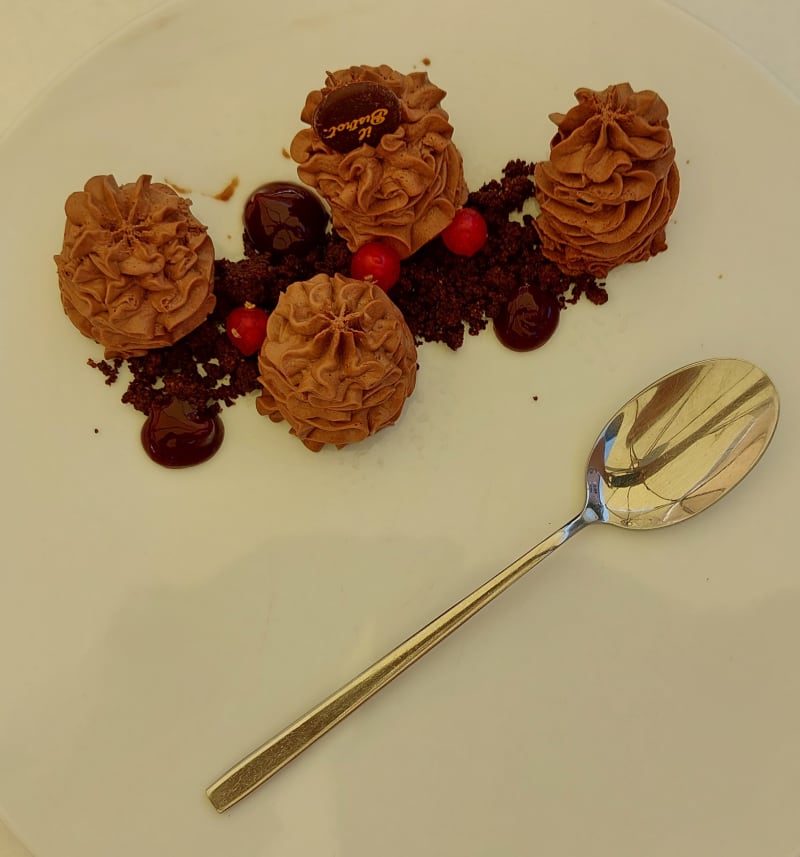 Mousse di cioccolato con crumble, lampone e rum  - Il Bistrot., Perugia