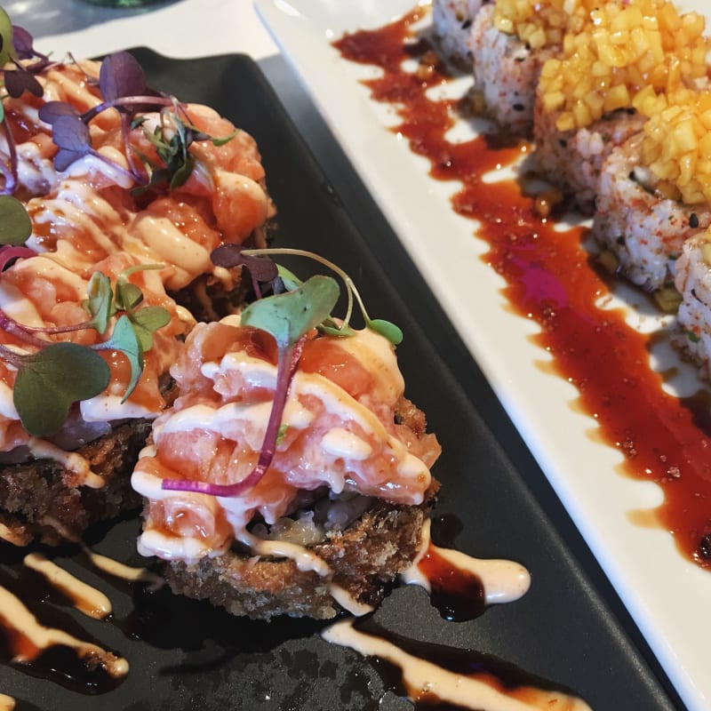 Temporizado de salmón y queso fresco ahumado y vieiras soasadas, con mayonesa japonesa y salsa teriyaki - Miss Sushi Alcobendas, Alcobendas