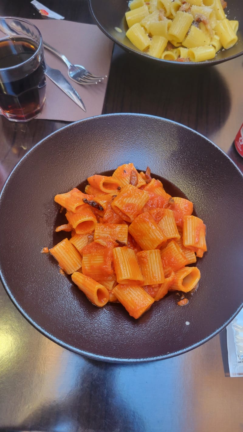 Mezze maniche all’ amatriciana - Sgarro Bistrot, Rome