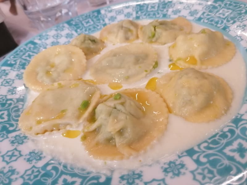 Ravioli con ripieno di piselli - Speranza Caffè e Cucina