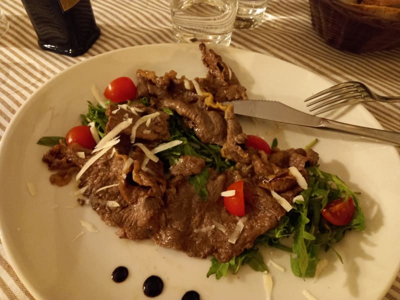 Straccetti di manzo con rucola e grana. - L'Appiolo