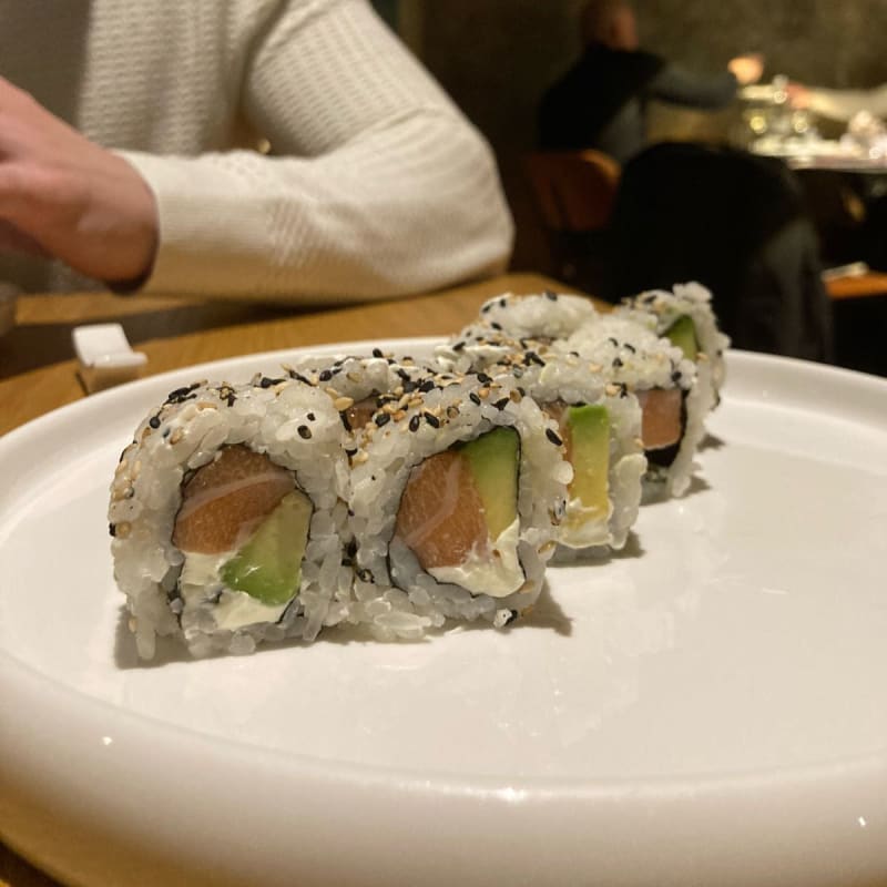 Uramaki Salmone avocado Philadelphia  - Haki - Crema, Crema