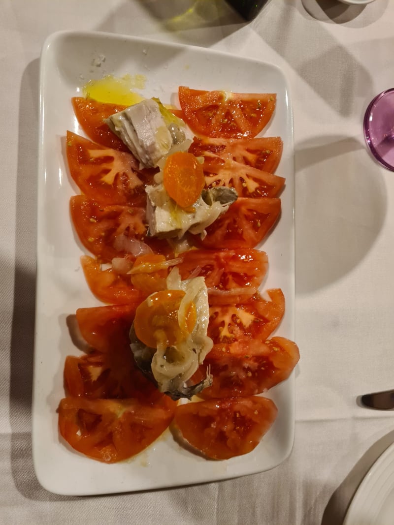 Tomate con atún escabeche - Las Cuevas del Duque, Madrid