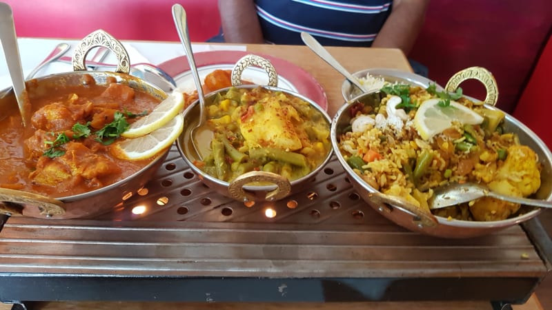 Kip tandoori en een vegetarisch gerecht  - Taj Mahal, Groningen