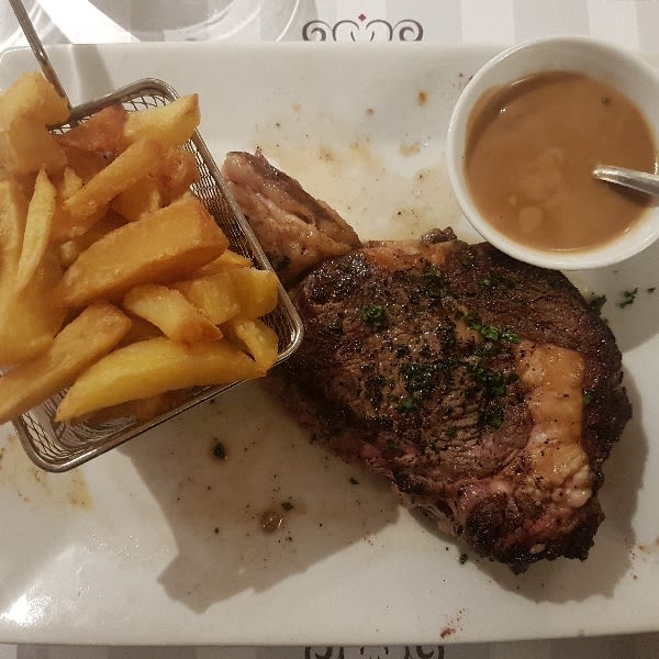 entre-côte frite sauce poivre. - La Chaumière