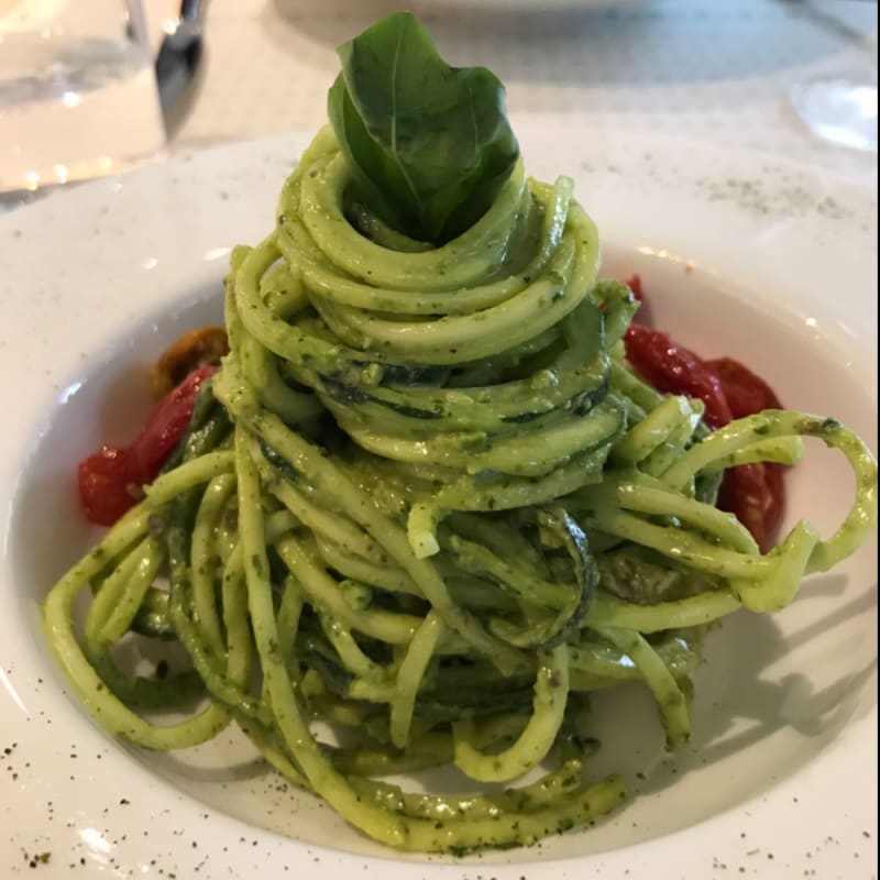 Avrei provato l'altro spaghetto di zucchine ma purtroppo era terminato lo stracchino di riso. Il gusto del piatto è dato molto dai pomodorini, per il resto molto delicato. - Fiore Cucina Flexiteriana, Rome