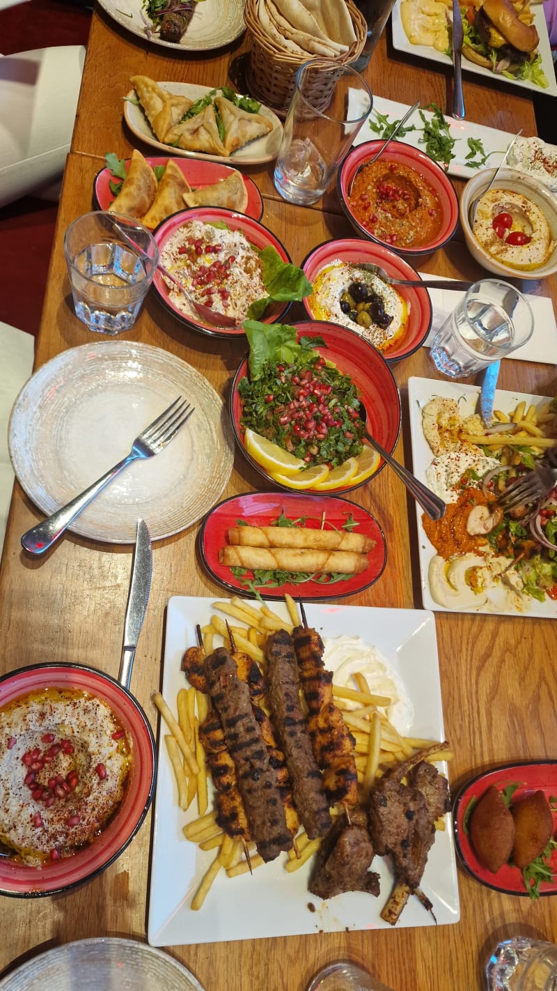 Le Beirut Heron City i Kungens Kurva Restaurangens meny, öppettider