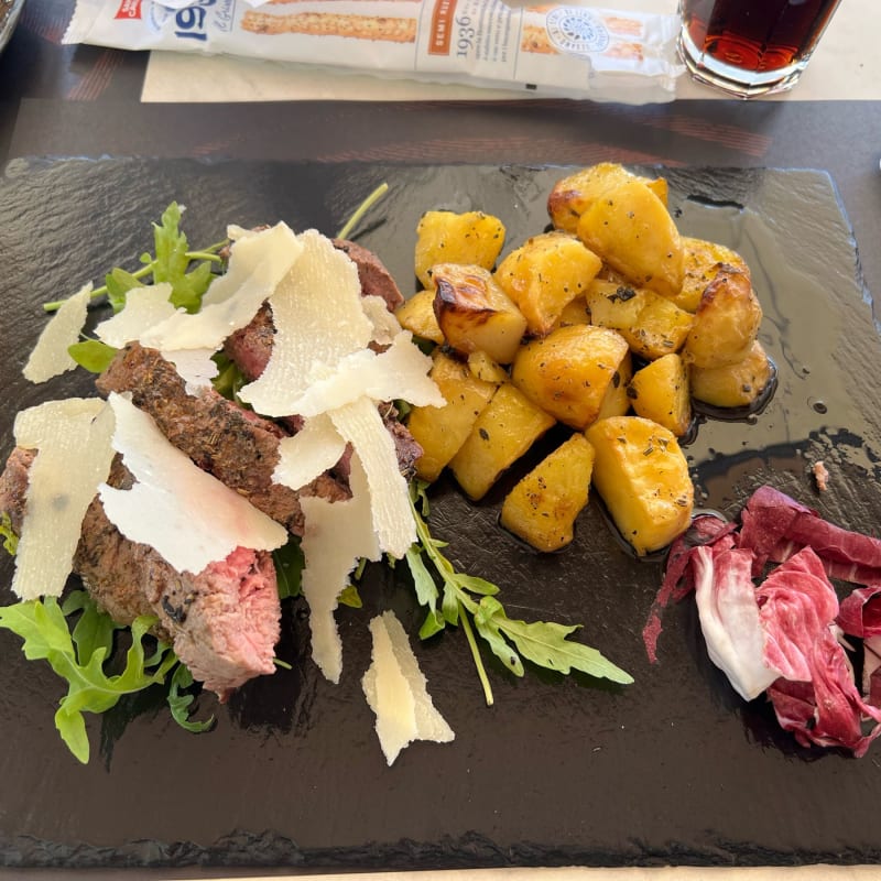 Tagliata rucola e grana con patate  - Steakhouse and pizza Al Sole