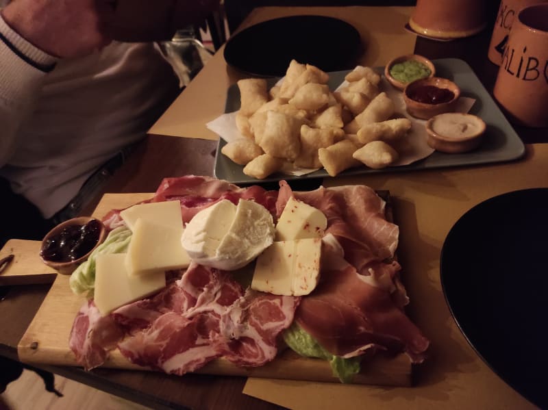 Pettoline E Tagliere Misto - Excalibur Pub, Gravina In Puglia