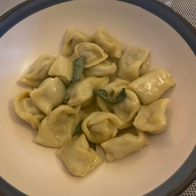 Ravioli del plin con burro e salvia - C'Me Na 'Vota