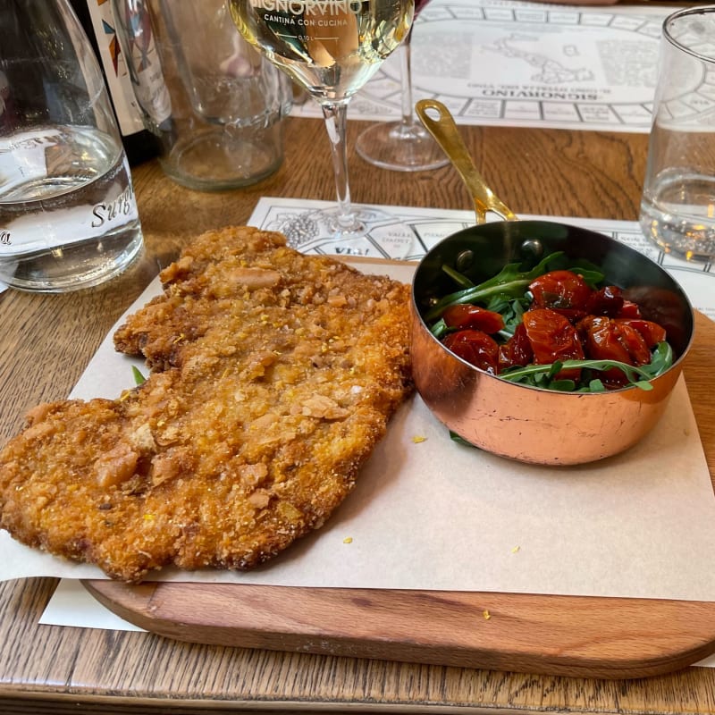 Cotoletta di maiale con panatura di grissini e scorzetta di limone, servita con rucola e pomodorini confit - Signorvino - Milano Dante, Milan