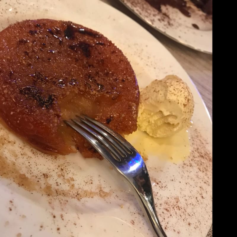 ottima con gelato alla crema buonissimo...a me nn piace la cannella...ma l’ho mangiato tutto. era deliziosa! - Pescheria de Angeli, Milan