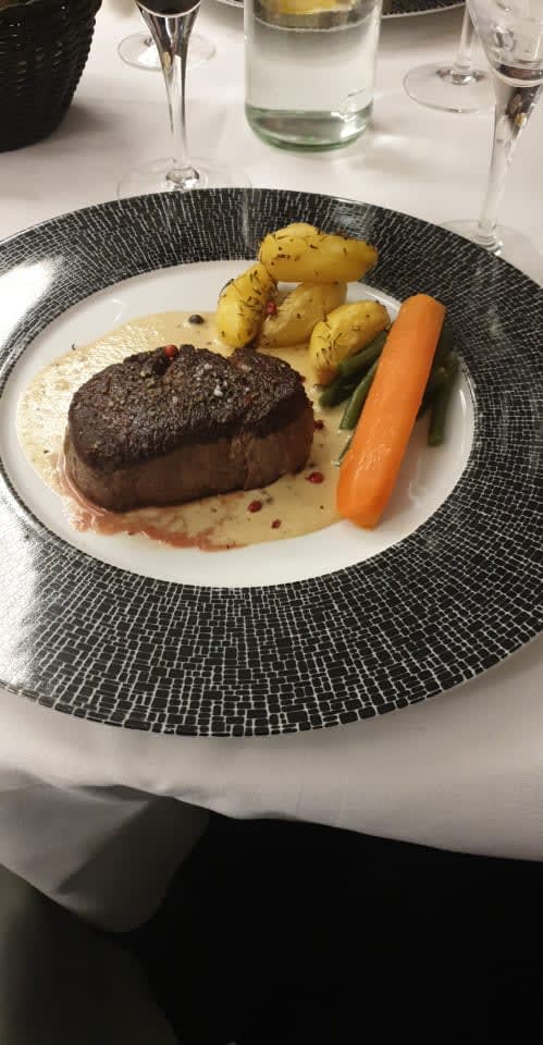 Tournedos de filet de bœuf, sauce au poivre vert - Auberge du Château Bleu, Tremblay-en-France