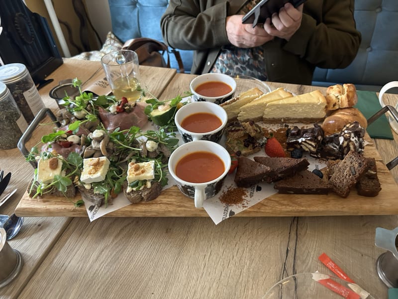 De Hoedt en de Rand in Arnhem - Menu, openingstijden, prijzen, adres