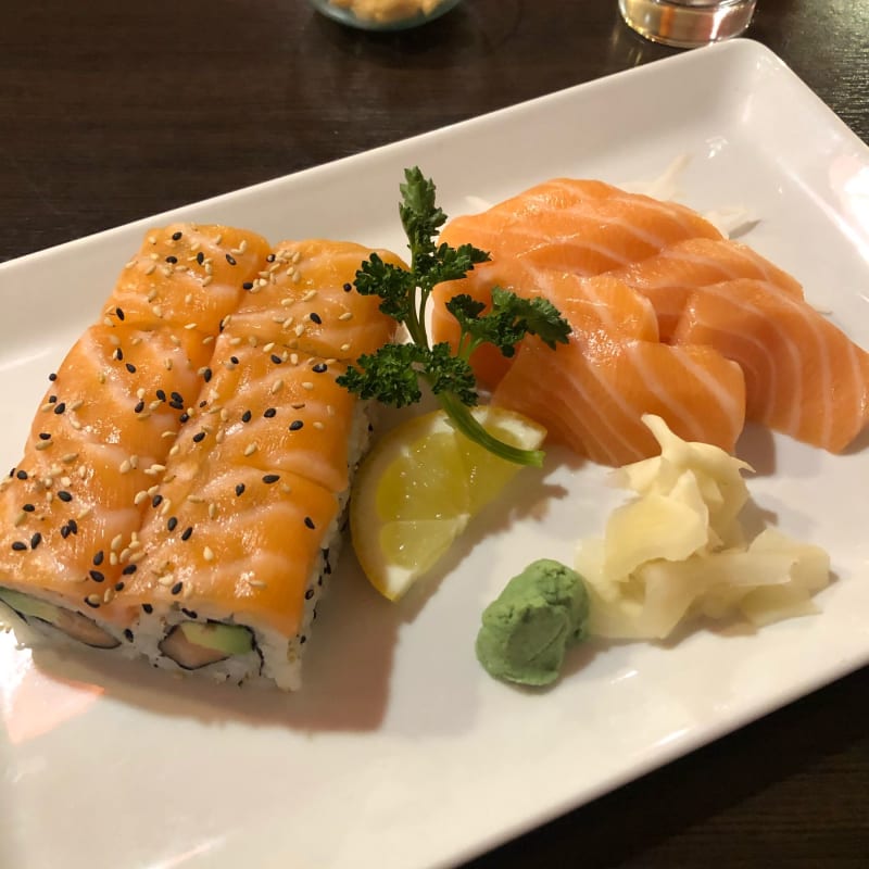 Salmon Sashimi, California roll salmon avoca - Kintaro, Vincennes