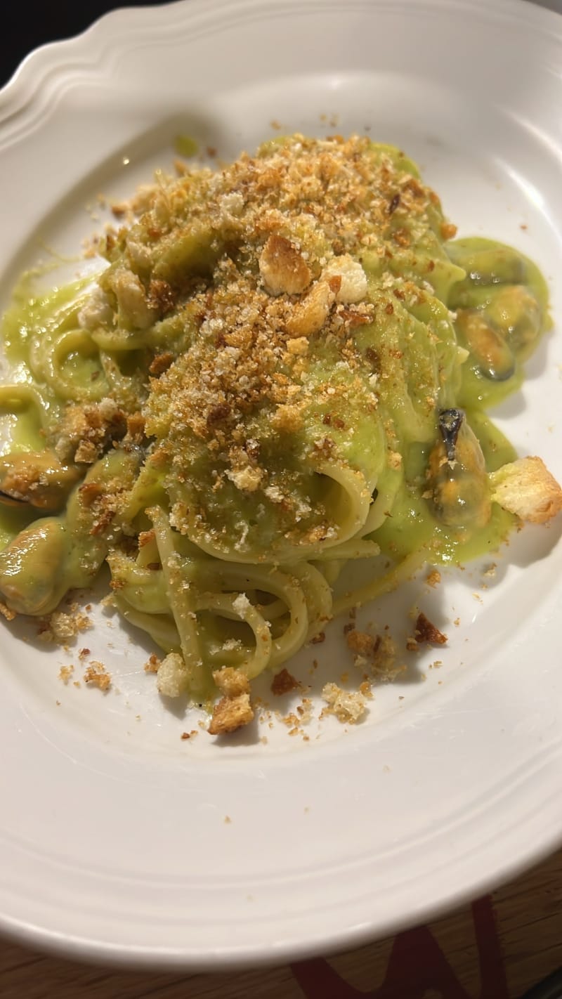 spagetti salsa di zucchine , cozze e crumble di pane - Casa Martin, Turin