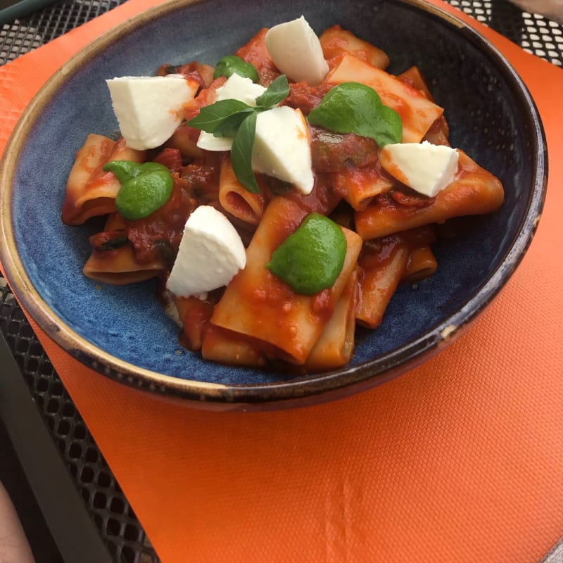 Paccheri al pomodoro fresco, pesto di basilico e bufala  - Combo Lounge Restaurant, Venice