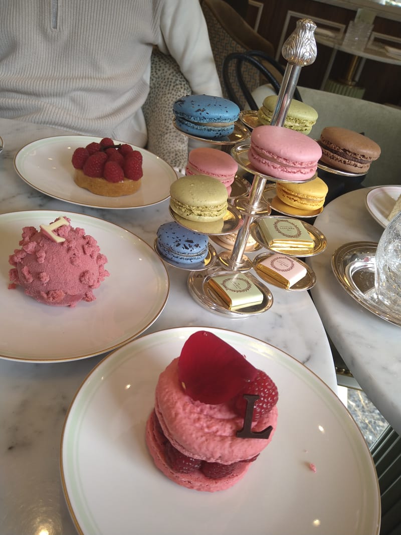 Ladurée Paris Victor Hugo, Paris