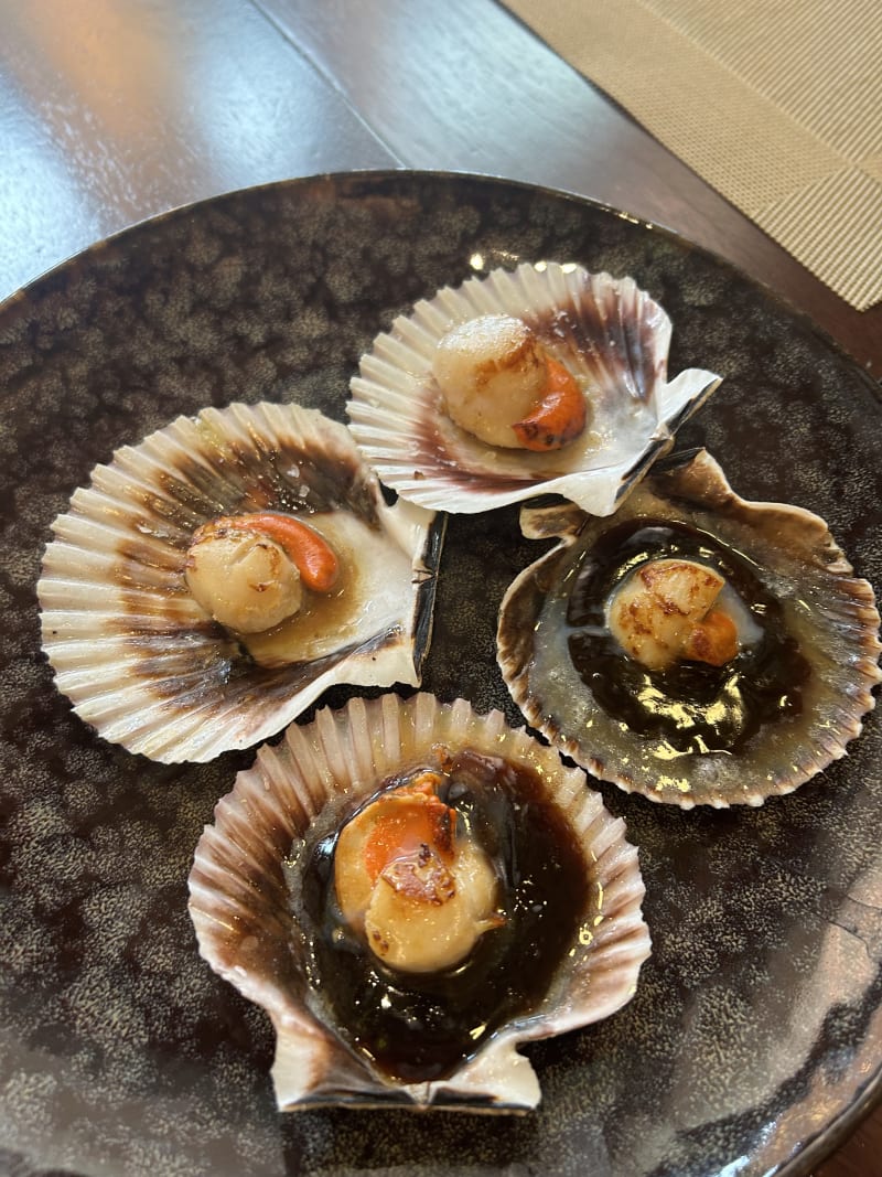 Zamburiñas braseadas con salsa de ostras y emulsión de cítricos - Napai Majadahonda, Majadahonda