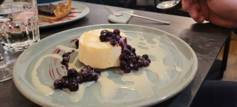 Vacherin à la Myrtille  - La Lozère, Paris