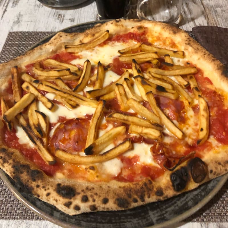 Pizza con salame piccante e patatine  - Pepe Bianco, Reggio Emilia