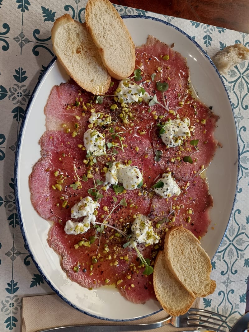 Carpaccio de ternera con pistacho y virutas de parmesano - La Taberna del Áncora, Salou