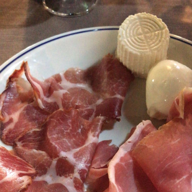 Salumi e formaggi - Erbanito Agriturismo