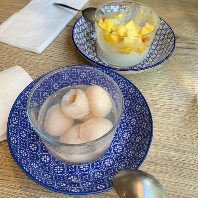 Litchi et panacotta mangue - Yong, Paris