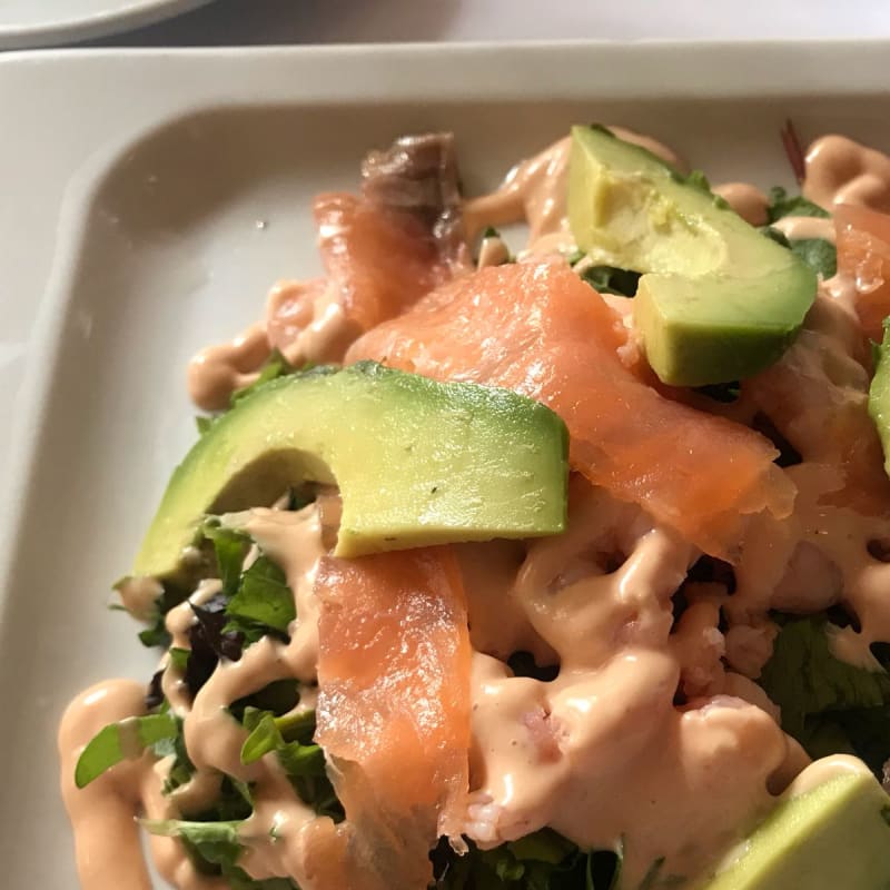 Avocat salmon crevette salade - La Taverne de Palerme, Nogent-sur-Marne