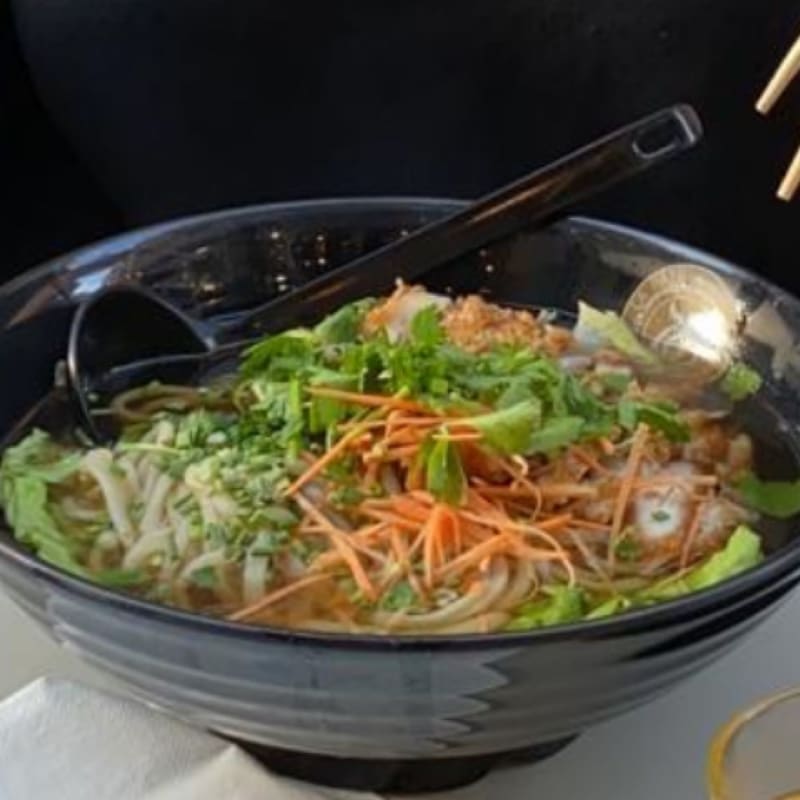 Soupe de nouilles au poulet croustillant  - La Pâte à Nouilles Champs Elysées, Paris