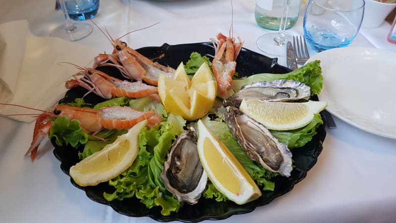 Antipasto , ostriche e scampi crudi  - Blu Marino, Turin