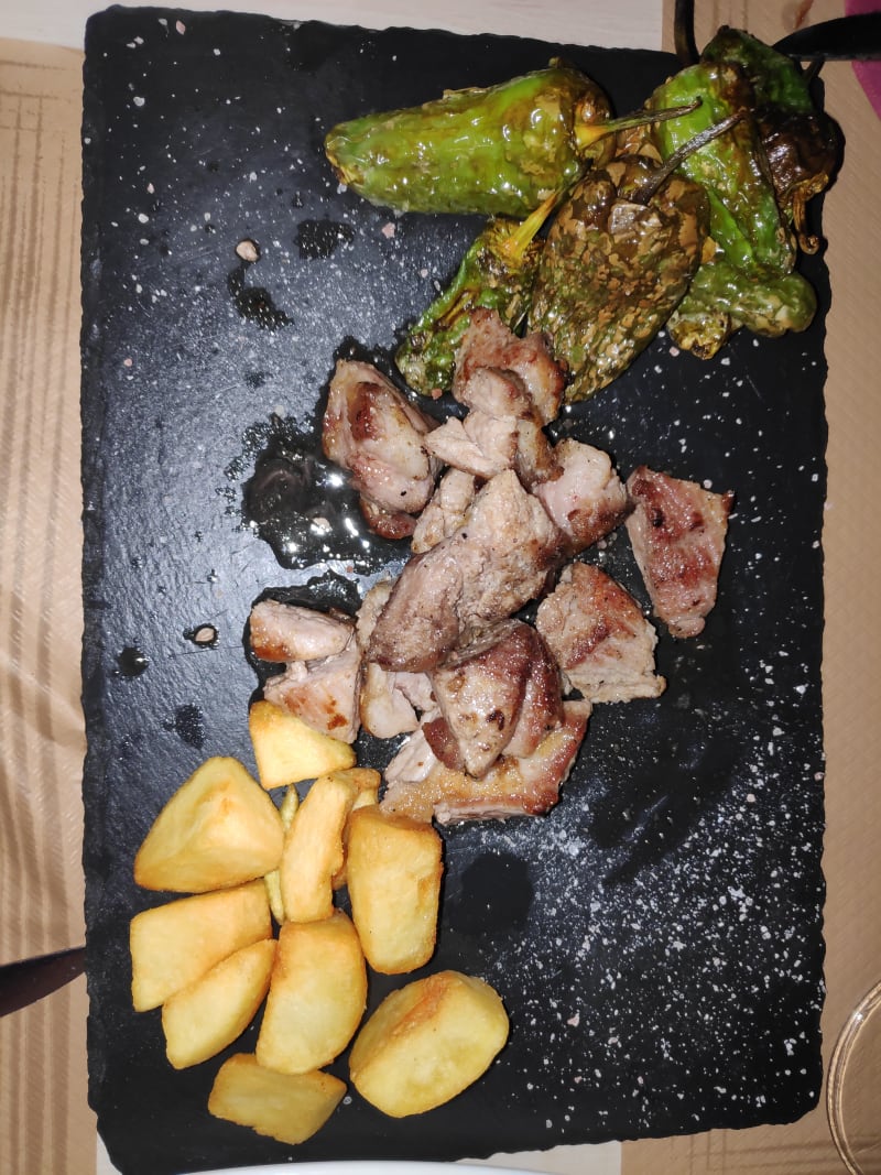 Secreto a la plancha con patatas fritas - Ribera de la Jarosa, Guadarrama