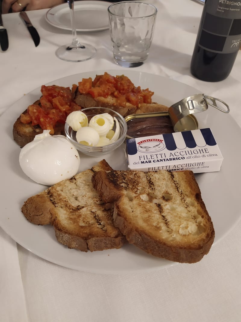 Pane tostato con acciughe del Cantabrico e burrata - Ristorante Molino Rosso, Imola