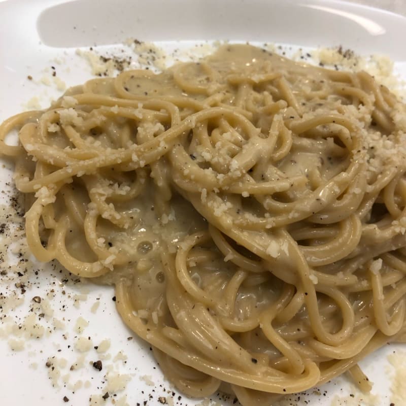 Piatti abbondanti e cacio e pepe cremosissima - Massimino, Anguillara Sabazia