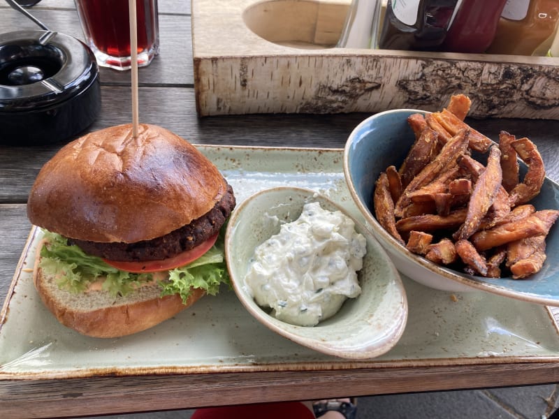 Hans Im Gluck Burgergrill Bar Frankfurt Braubachstrasse In Frankfurt Restaurant Reviews Menu And Prices Thefork