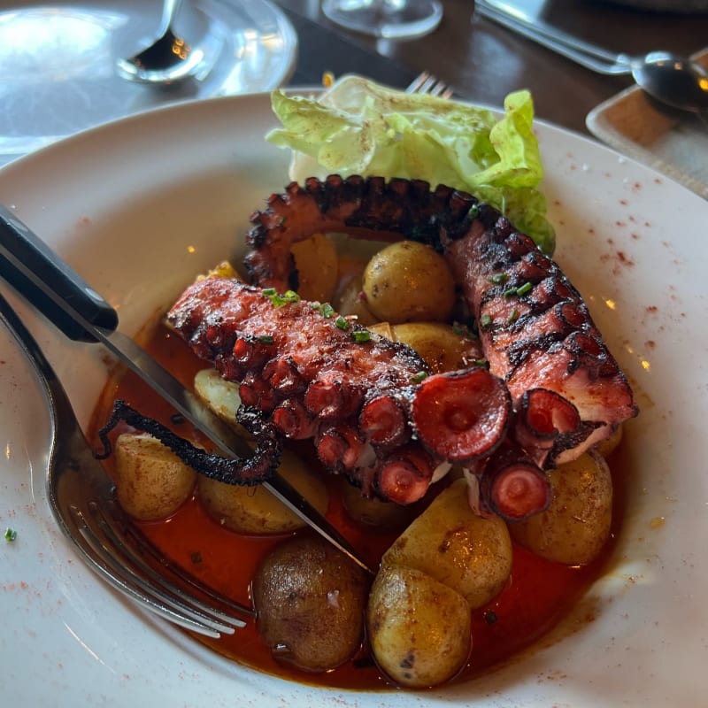 Pulpo a la brasa - El Caciquito, Madrid