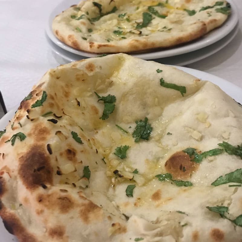 Garlic cheese nan - Avi Ravi, Suresnes