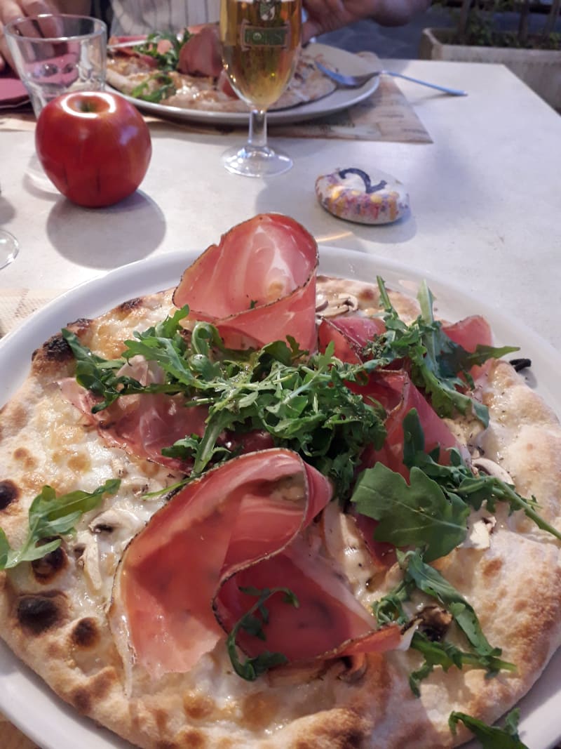 Pizza Bianca Tartufata Con Crudo Rucola E Funghi - Pizzeria Rugantino