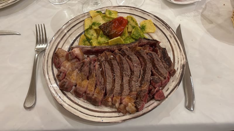 BASE DE PIEDRA PARA ASAR LA CARNE - Picture of Meson El Rebeco, Valencia -  Tripadvisor