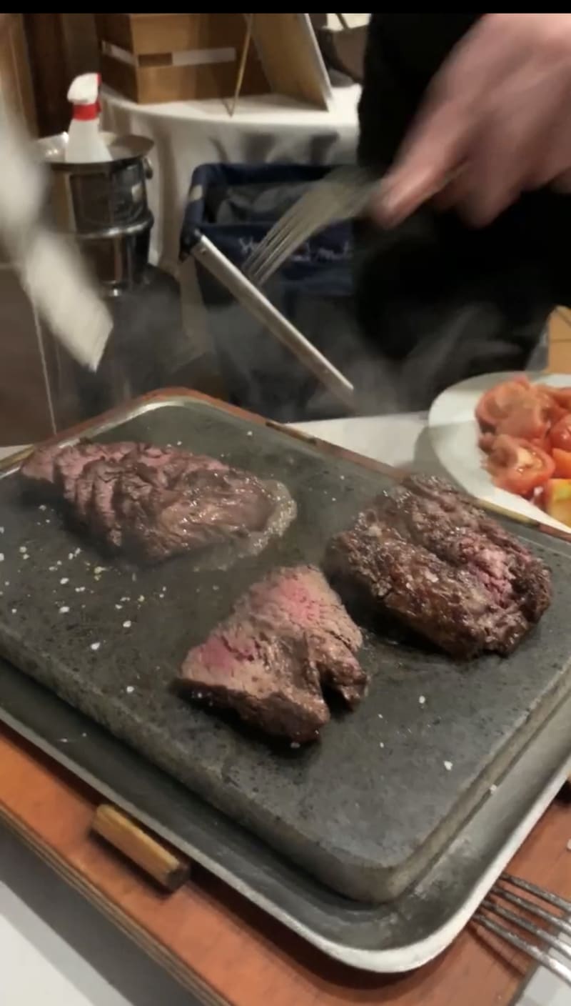 BASE DE PIEDRA PARA ASAR LA CARNE - Picture of Meson El Rebeco, Valencia -  Tripadvisor