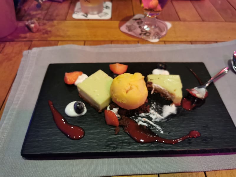 Limocello cheesecake, mango-ijs, chocolade brokken etc  - De Heeren van Montfoort, Montfoort