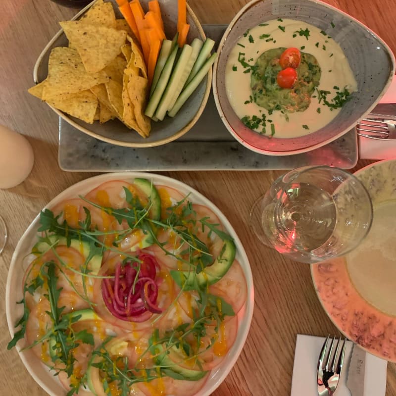 Hummus y carpaccio de tomate - Mezza, Barcelona