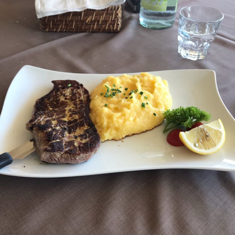 Entrecôte di manzo con polenta - Dantercepies Mountain Lounge 2300 mt