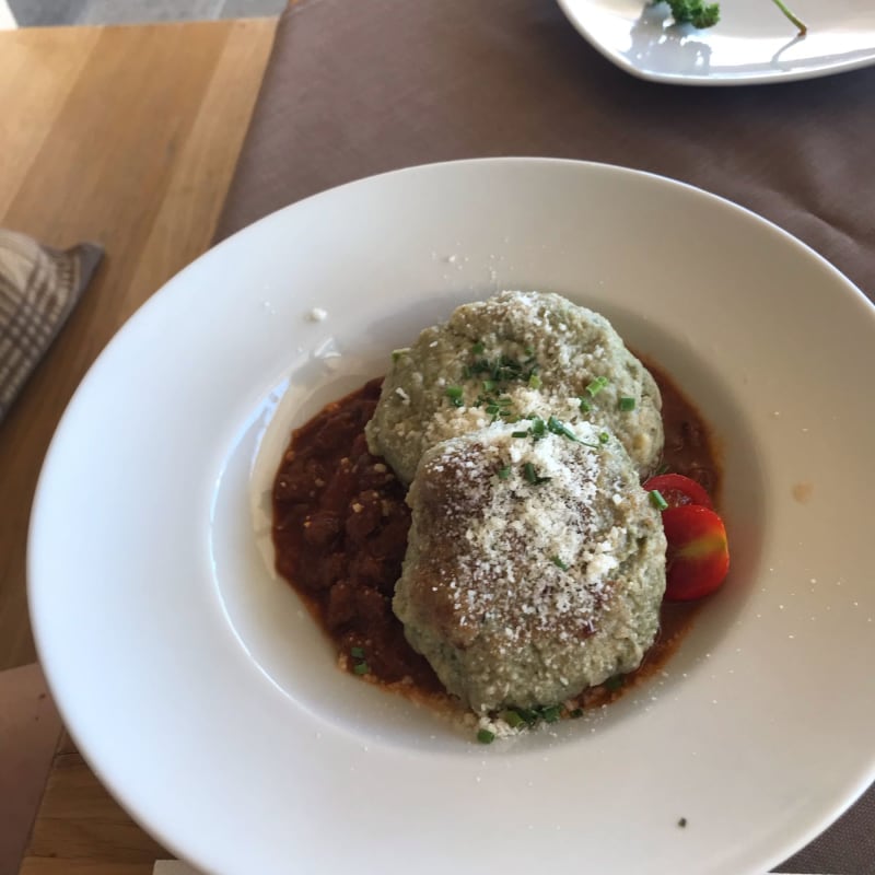 Canederli schiacciati alle ortiche e ragù di cervo - Dantercepies Mountain Lounge 2300 mt