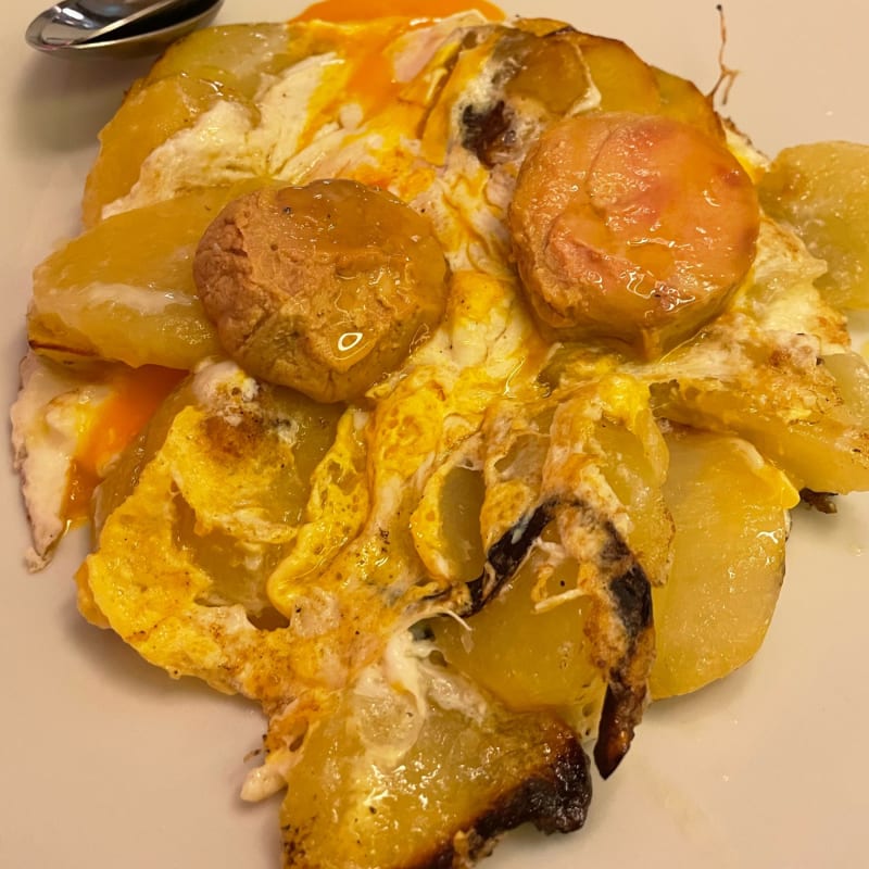 Huevos estrellados con foie - TasKa Restaurant & Tapas, Castelldefels