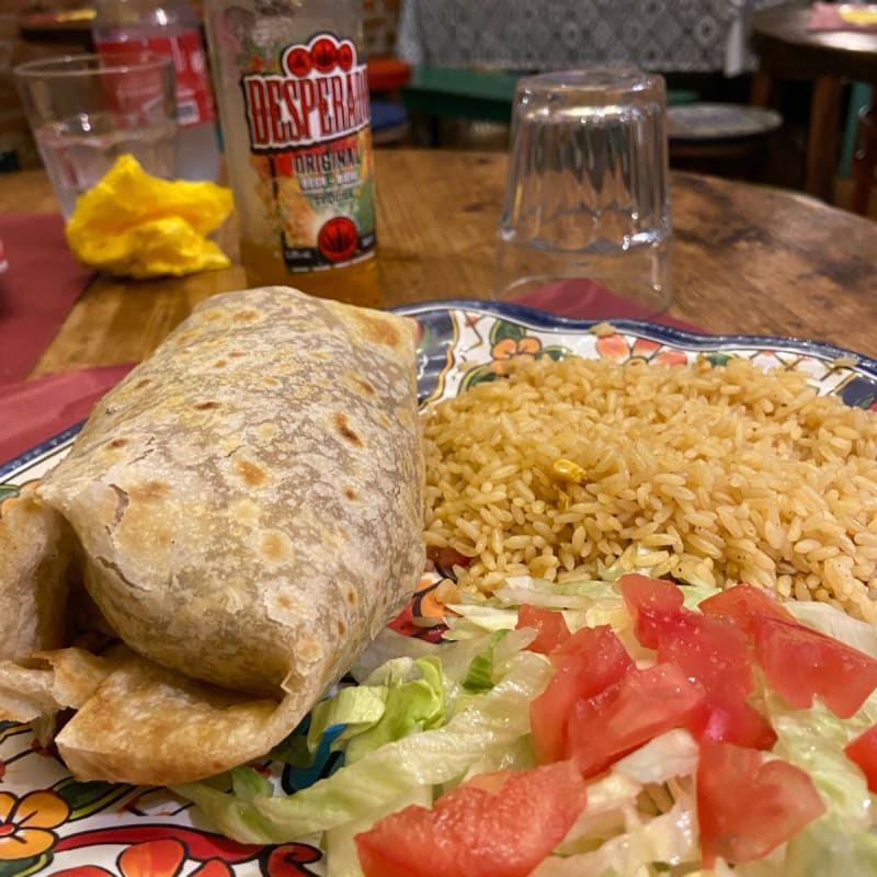 Burrito con riso e insalata  - Taqueria Mamacita's, Genoa