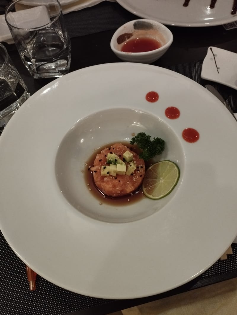 Tartare Sakè salmone - Sushi Family - solo menu alla carta