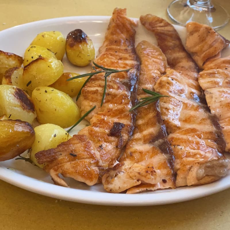 Salmone ai ferri con patate  - Aurora, Milan