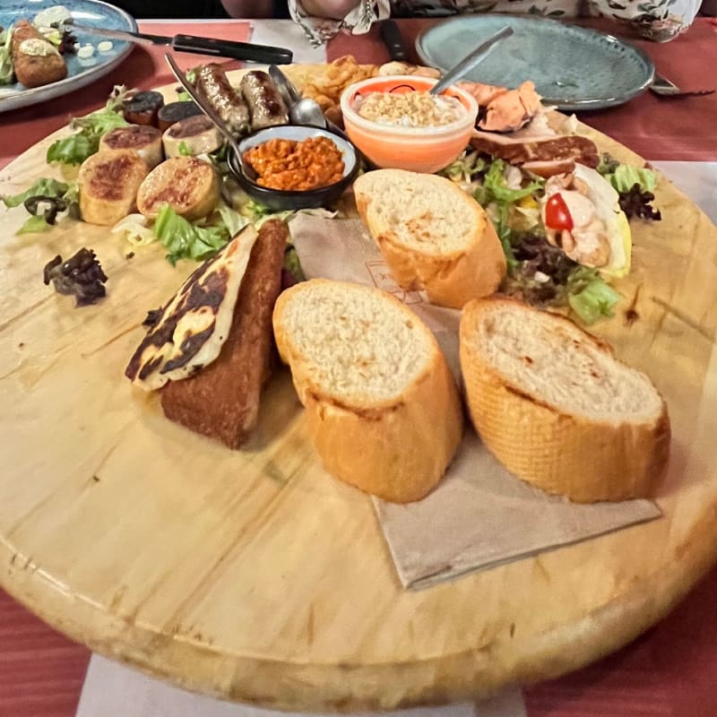 Meze’s schotel  - Balkan Restaurant Macedonië, Groningen