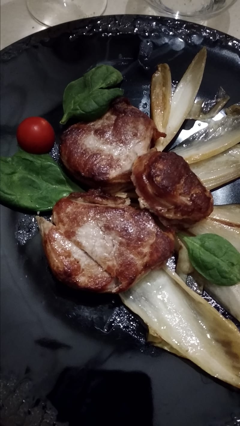 Cinta senese lardellata con insalata belga - Ristorante La Polveriera, Pontedera